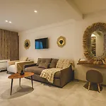 Naias Nemeia Luxury