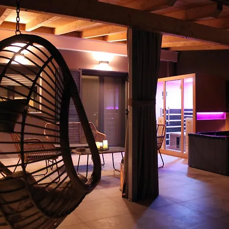 Naias Nemeia Luxury 公寓式酒店