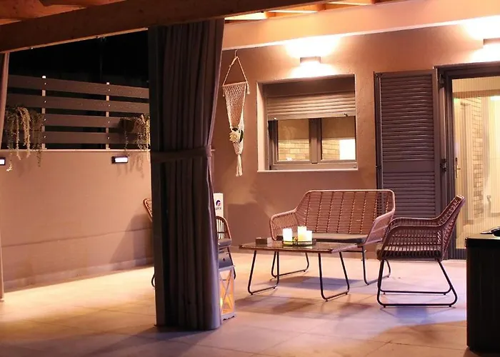 Naias Nemeia Luxury 公寓式酒店 4*