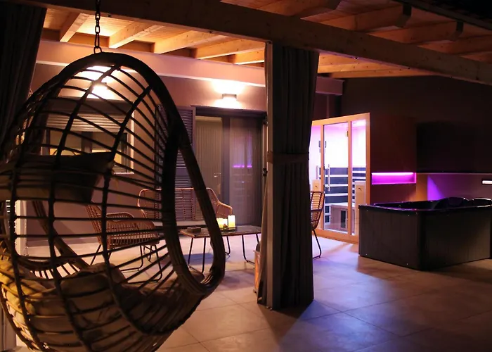 Naias Nemeia Luxury 公寓式酒店